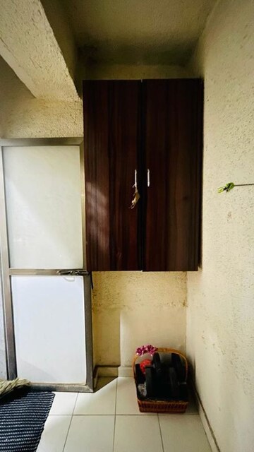 Furnished Amenities in 2 BHK Apartment at Ideal Pristine Tower, Kasarvadavali – for Rent