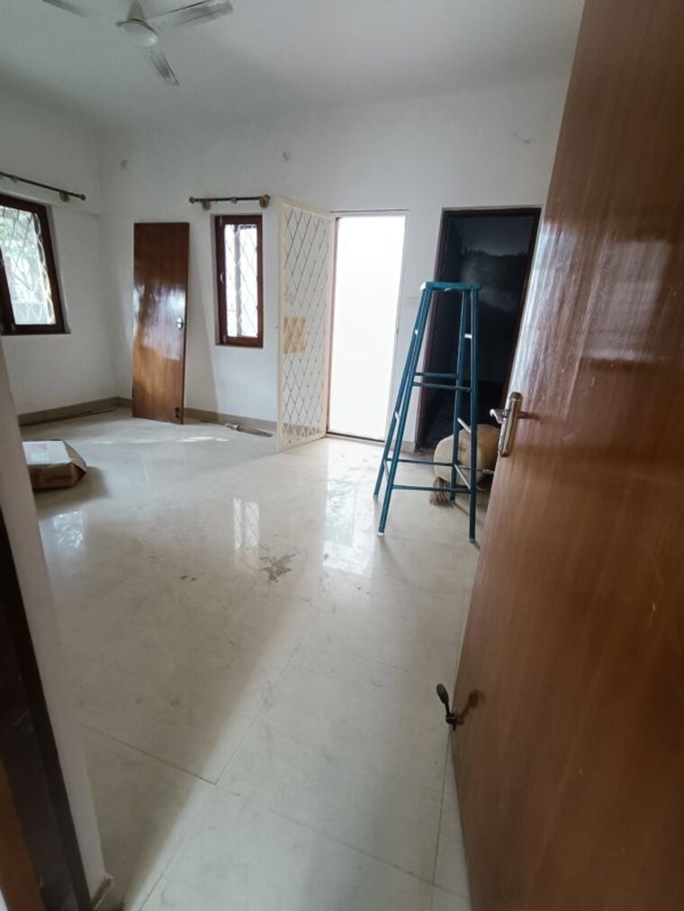 Room, indiranagar 3.5 Bedroom 3000 Sq.Ft. Independent House In Indiranagar Bangalore 9788530