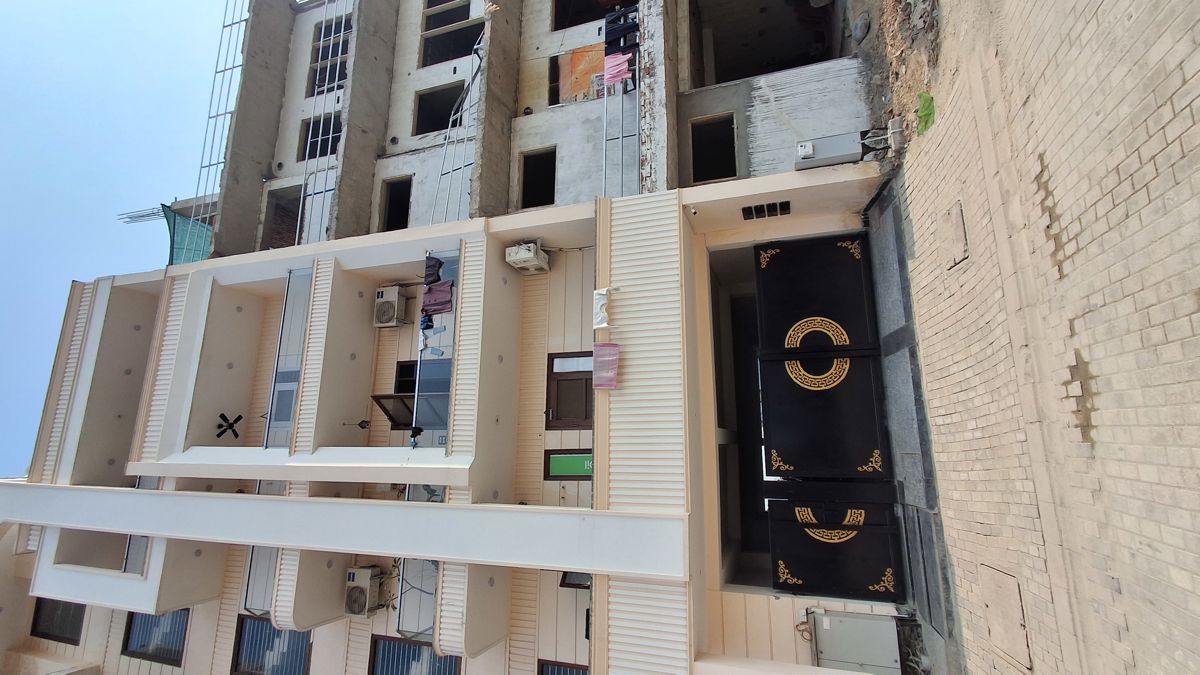 3 BHK + Pooja Room,Study Room 146 Sq.Yd. Builder Floor in BPTP District 3