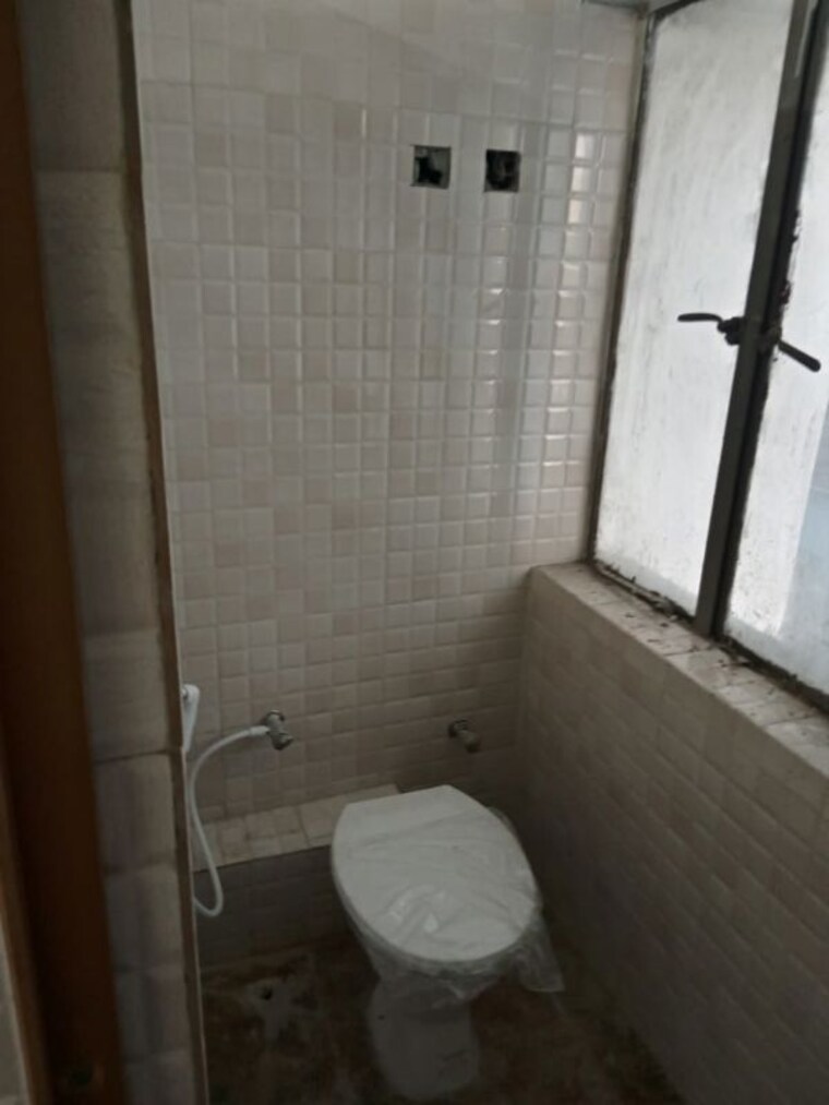 Bathroom, acharya jagadish chandra bose road Commercial Office Space 2400 Sq.Ft. In Acharya Jagadish Chandra Bose Road Kolkata 9788542