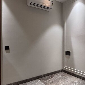 Room in 4 BHK Builder Floor at Green Park Extension – for Sale