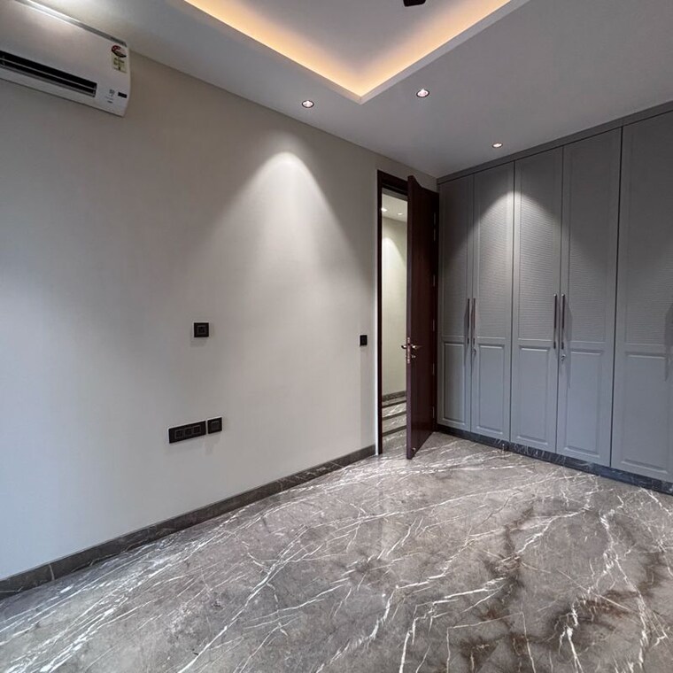 Room, green park extension 4 Bedroom 290 Sq.Yd. Builder Floor In Green Park Extension Delhi 9787495