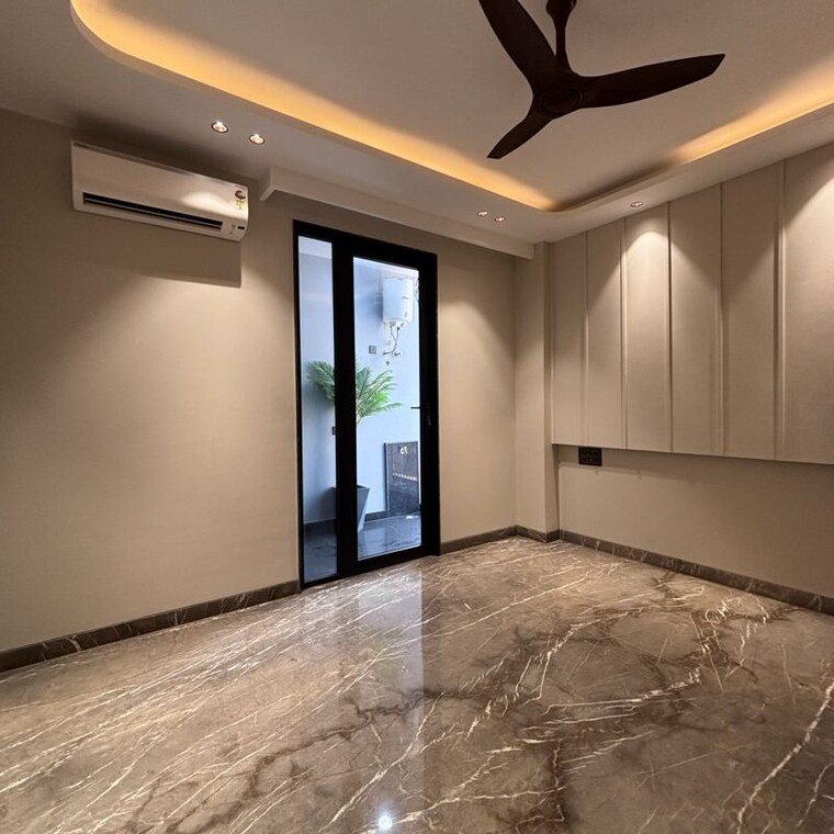 Room, green park extension 4 Bedroom 290 Sq.Yd. Builder Floor In Green Park Extension Delhi 9787495