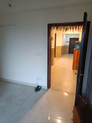 Room in 2 BHK Apartment at Eldeco Accolade, Sohna Sector 2 – for Rent