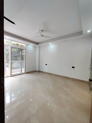 Room in 2 BHK Builder Floor at Saket – for Rent
