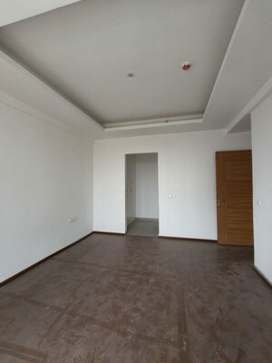 Room in 3 BHK Apartment at Omaxe Lake, North Mullanpur – for Rent