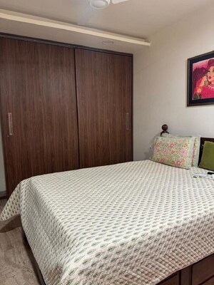Bedroom in 3 BHK Apartment at Bandra West – for Rent