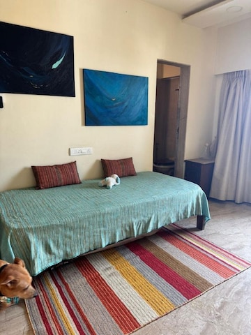 Furnished Amenities in 3 BHK Apartment at Bandra West – for Rent