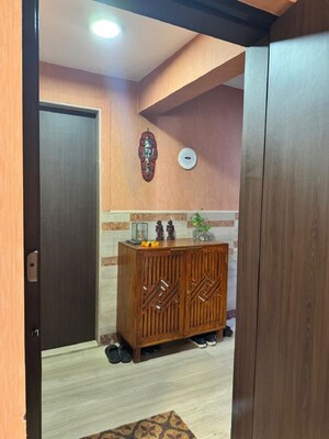 Furnished Amenities in 3 BHK Apartment at Bandra West – for Rent