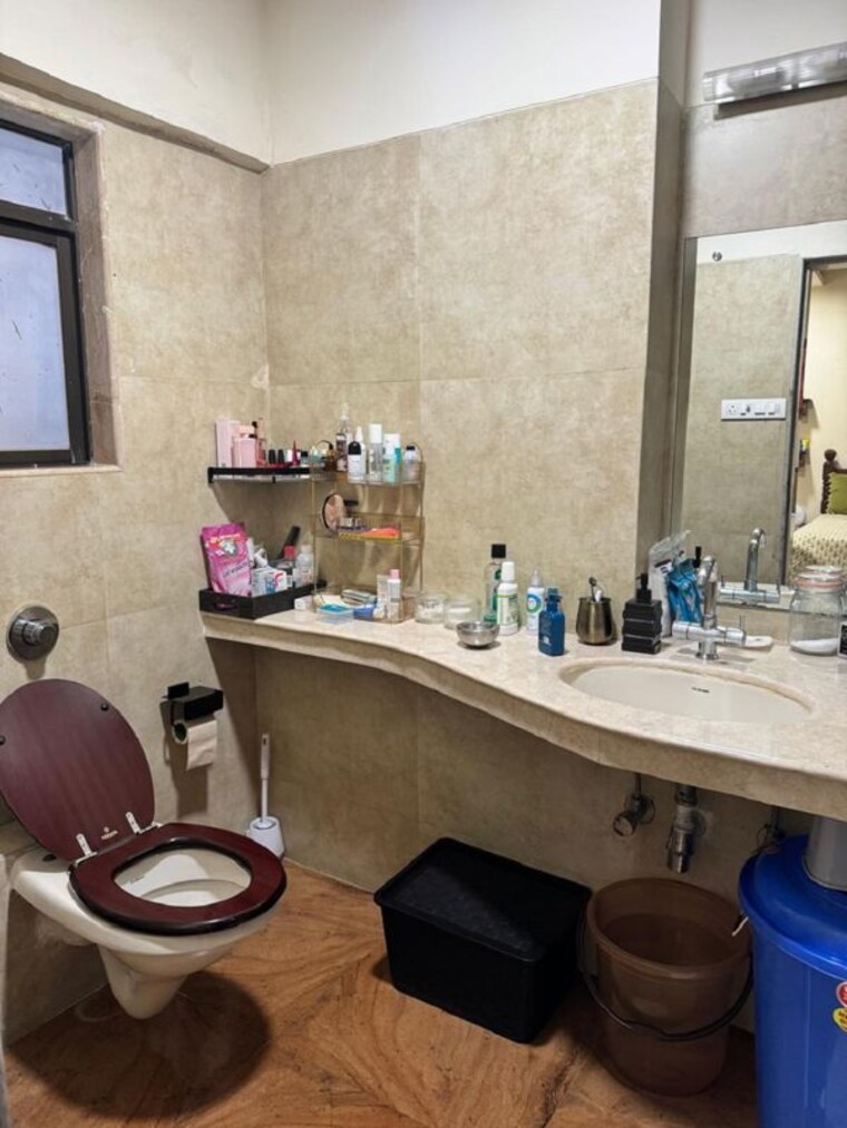 Bathroom, bandra west 3 Bedroom 1100 Sq.Ft. Apartment In Bandra West Mumbai 9788553