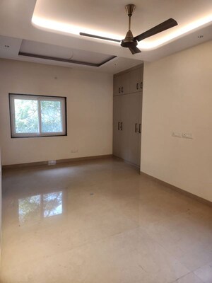 Room in 5 BHK Independent House at Panchsheel Park – for Rent