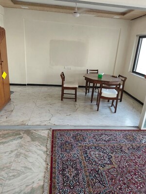 Room in 3 BHK Apartment at Shangrila CHS Azad Nagar Colaba, Azad Nagar Colaba – for Sale