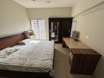 Bedroom in 3 BHK Apartment at Kalpataru Hills, Manpada – for Rent