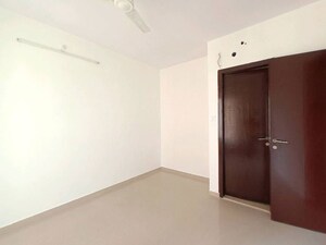 Room in 3 BHK Apartment at Dosti Group Imperia, Manpada – for Sale