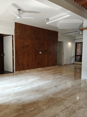 Room in 2 BHK Apartment at Clover Trump, Koregaon Park – for Rent