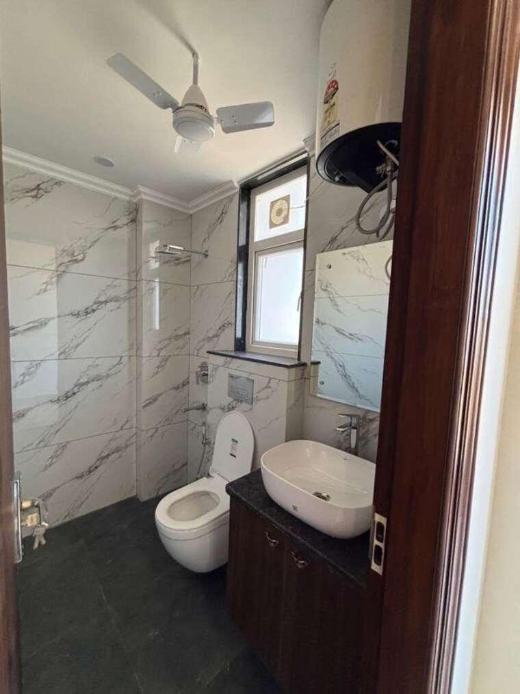 Bathroom, saket 2 Bedroom 900 Sq.Ft. Apartment In Saket Delhi 9788649