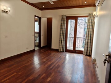 Room in 4 BHK Builder Floor at Vasant Vihar – for Rent