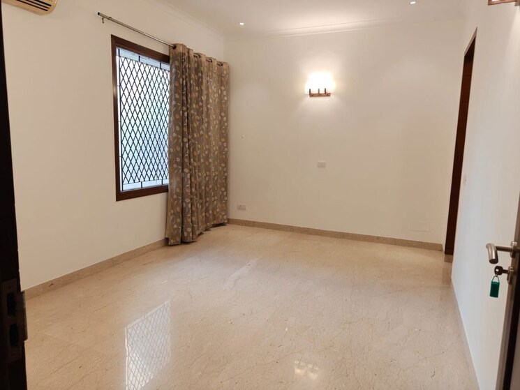 Room, vasant vihar 4 Bedroom 4742 Sq.Ft. Builder Floor In Vasant Vihar Delhi 9788665