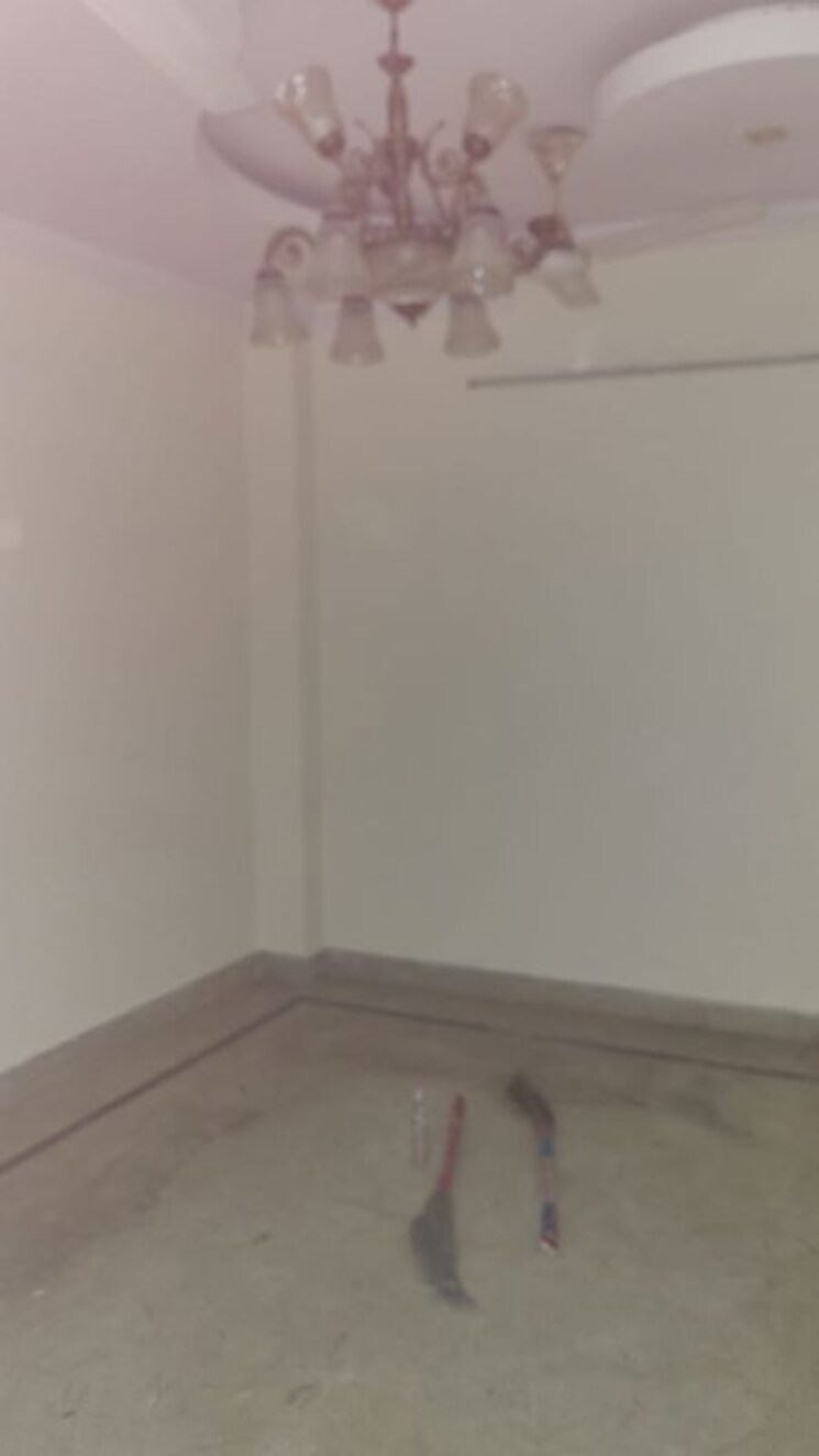 Room, govindpuri 2 Bedroom 70 Sq.Yd. Builder Floor In Govindpuri Delhi 9788699