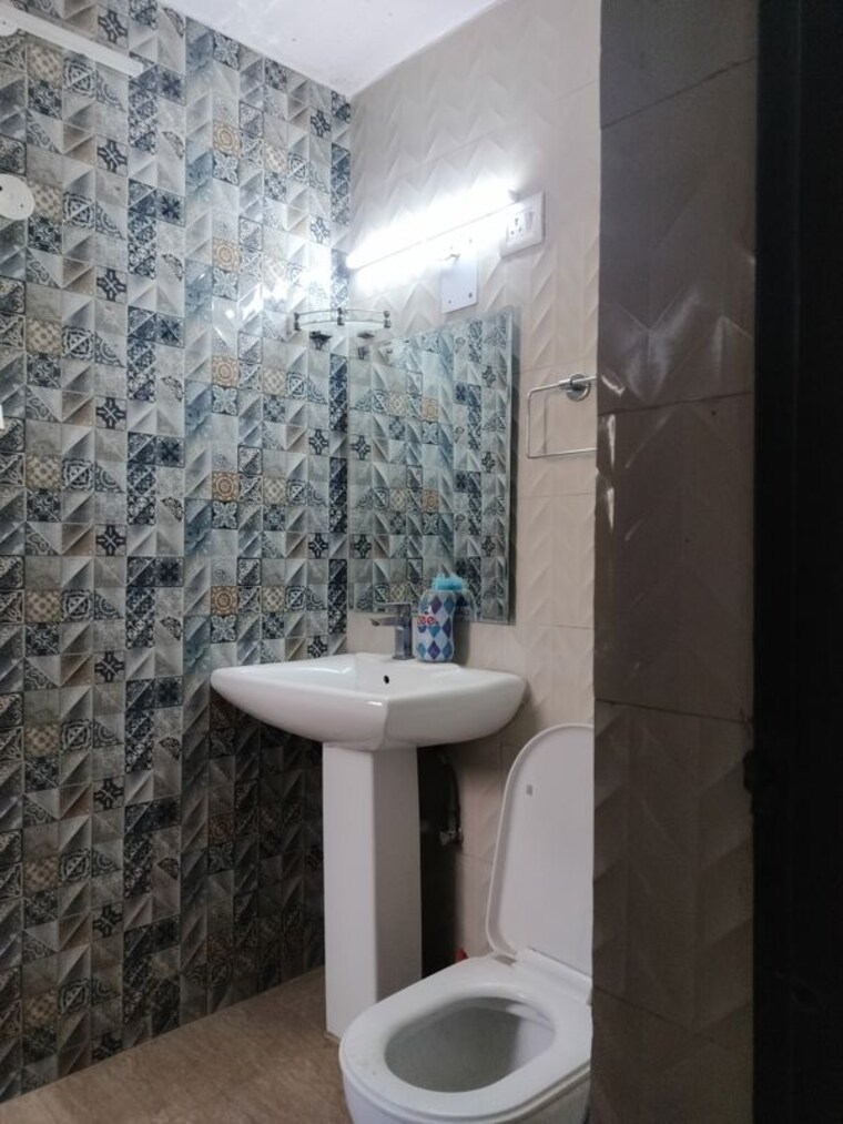 Bathroom, vasant kunj 2.5 Bedroom 1250 Sq.Ft. Apartment In Vasant Kunj Delhi 9788715