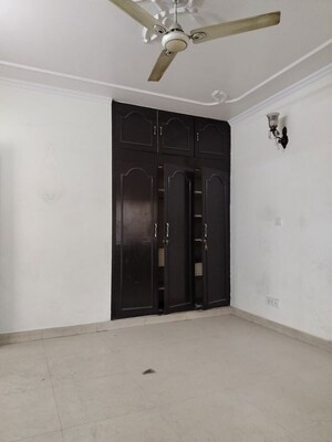 Room in 2.5 BHK Apartment at Vasant Kunj – for Sale