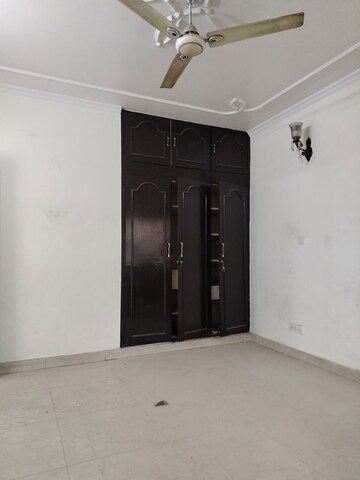 Room in 2.5 BHK Apartment at Vasant Kunj – for Sale