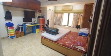 Bedroom in 4 BHK Apartment at Santacruz West – for Sale
