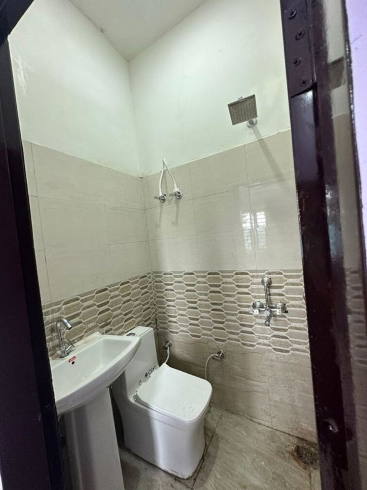 Bathroom, sector 3 greater noida 2 Bedroom 1200 Sq.Ft. Independent House In Sector 3 Greater Noida Greater Noida 9788743