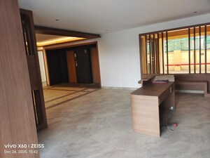 Room in 2 BHK Apartment at Kumar Paradise Pune, Magarpatta City – for Rent