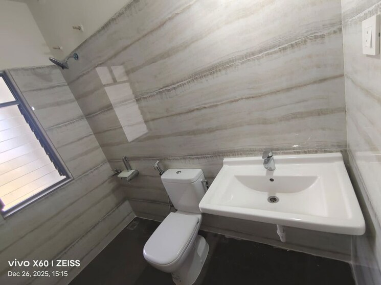 Bathroom, kumar-paradise-pune 2 Bedroom 995 Sq.Ft. Apartment In Magarpatta City Pune 9788869