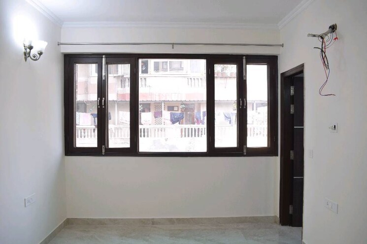 Room, sector 19 dwarka 4 Bedroom 1800 Sq.Ft. Apartment In Sector 19 Dwarka Delhi 9788877