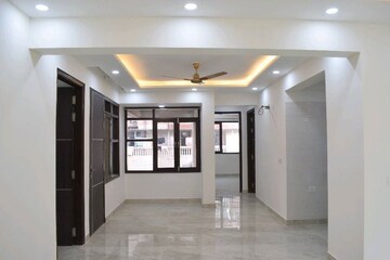Room in 4 BHK Apartment at Sector 19 Dwarka – for Rent