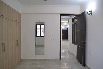 Room in 4 BHK Apartment at Sector 19 Dwarka – for Rent