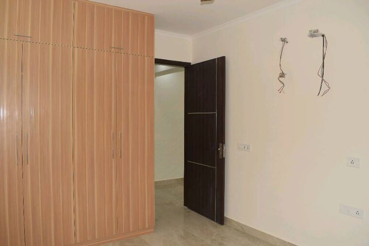 Room, sector 19 dwarka 4 Bedroom 1800 Sq.Ft. Apartment In Sector 19 Dwarka Delhi 9788877