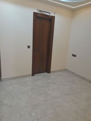 Room in 2 BHK Builder Floor at Bharti Apartments, Shakti Khand iv – for Rent