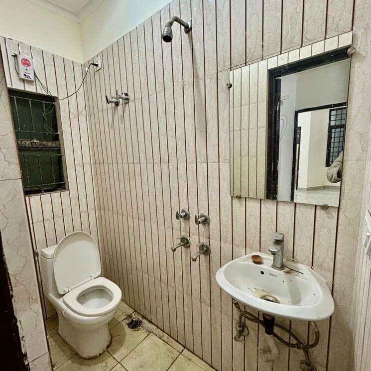 Bathroom, chattarpur 2 Bedroom 850 Sq.Ft. Builder Floor In Chattarpur Delhi 9788928