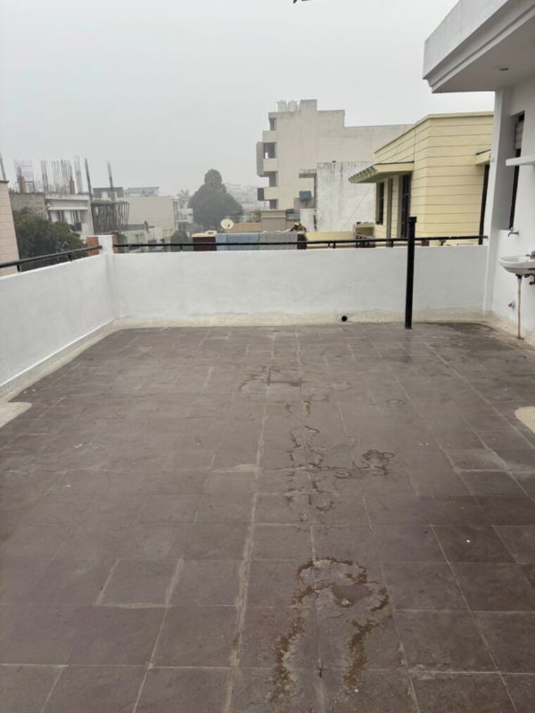 Balcony, sector 17 2 Bedroom 2250 Sq.Ft. Builder Floor In Sector 17 Panchkula 9788953