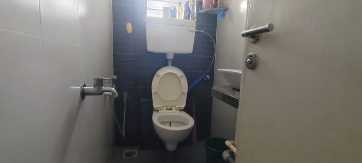 Washroom, malad west Commercial Office Space 299 Sq.Ft. In Malad West Mumbai 9788967