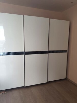 Room in 2 BHK Apartment at Hiranandani Lake Verandahs, Bilekahalli – for Rent