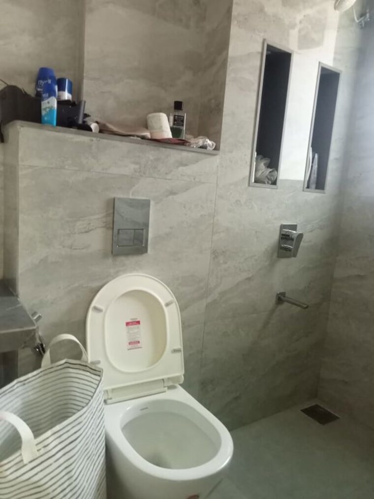 Bathroom, khar west 3 Bedroom 1200 Sq.Ft. Apartment In Khar West Mumbai 9789080