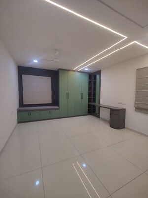 Room in 3 BHK Apartment at Rajapushpa Eterna, Nanakramguda – for Rent