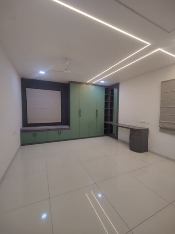 Room in 3 BHK Apartment at Rajapushpa Eterna, Nanakramguda – for Rent