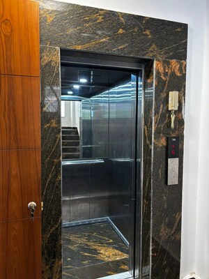 Lift in 4 BHK Builder Floor at Sushant Lok I – for Sale