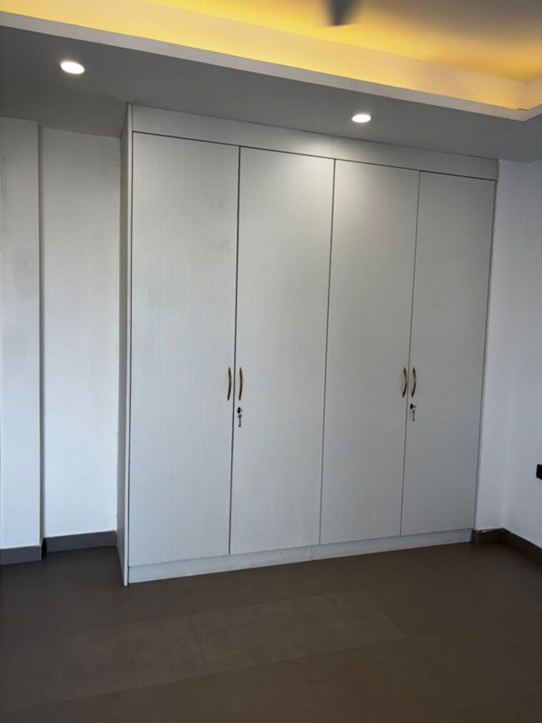 Room, sushant lok i 4 Bedroom 521 Sq.Yd. Builder Floor In Sushant Lok I Gurgaon 9789119