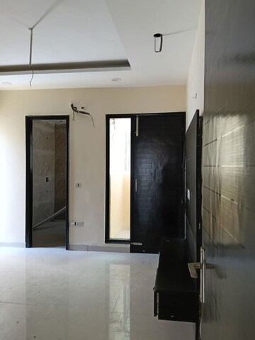 Bedroom in 3 BHK Apartment at Shiva Motia Huys, Pir Machalla – for Sale