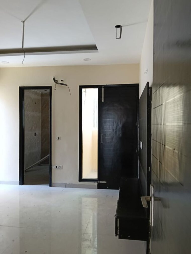 Bedroom, shiva-motia-huys 3 Bedroom 1350 Sq.Ft. Apartment In Pir Machalla Zirakpur 9789212
