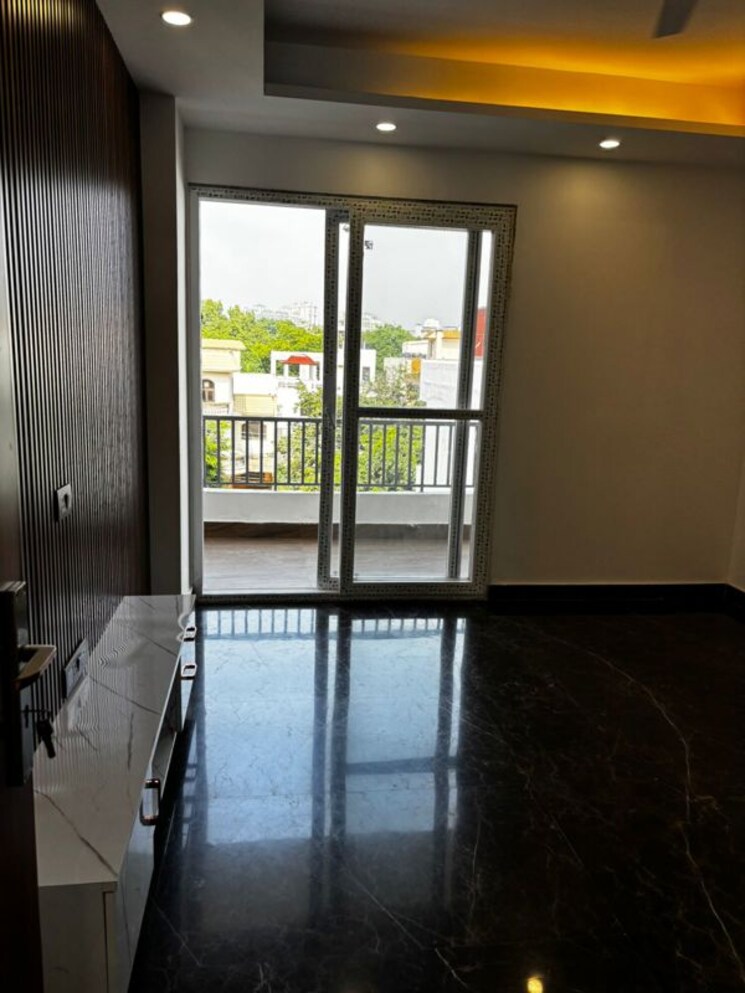 Room, sushant lok i 4 Bedroom 535 Sq.Yd. Builder Floor In Sushant Lok I Gurgaon 9789112