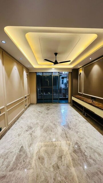 Room in 3 BHK Apartment at New Palam Vihar – for Sale