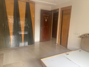 Room in 3 BHK Apartment at Satguru Simran Apartment, Bandra West – for Rent