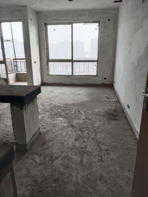 Room in 2 BHK Apartment at Jaypee Greens Star Court, Jaypee Greens – for Rent